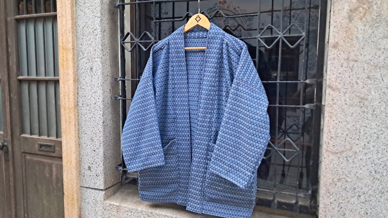 AMIN'S SHINY WORLD 水洗丹寧圖騰滿版提花 KIMONO - 男夾克/外套 - 棉．麻 藍色