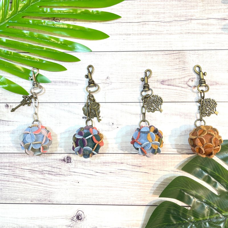 Vegetable Tanned Leather Mini Hydrangea Ball Key Ring - Colorful Valentine's Day Wedding Small Charm - ที่ห้อยกุญแจ - หนังแท้ หลากหลายสี