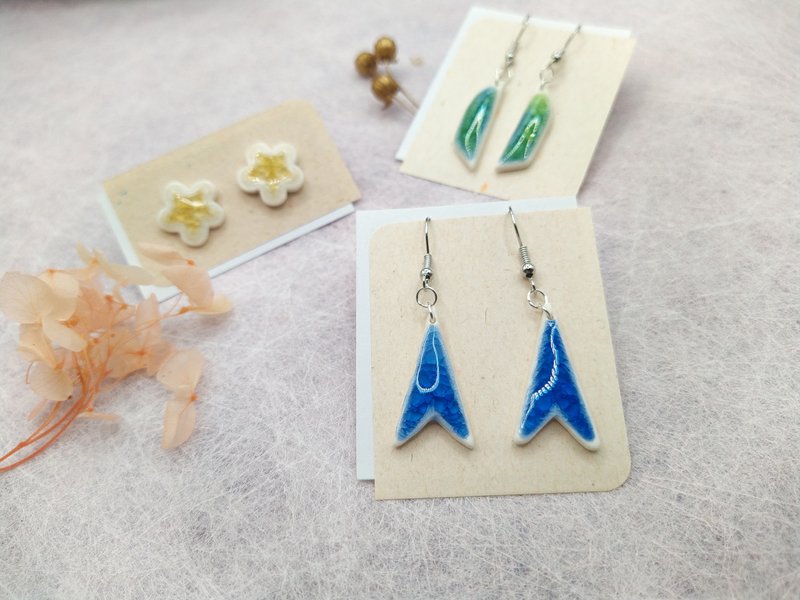 Glass porcelain hook earrings - ต่างหู - แก้ว ขาว