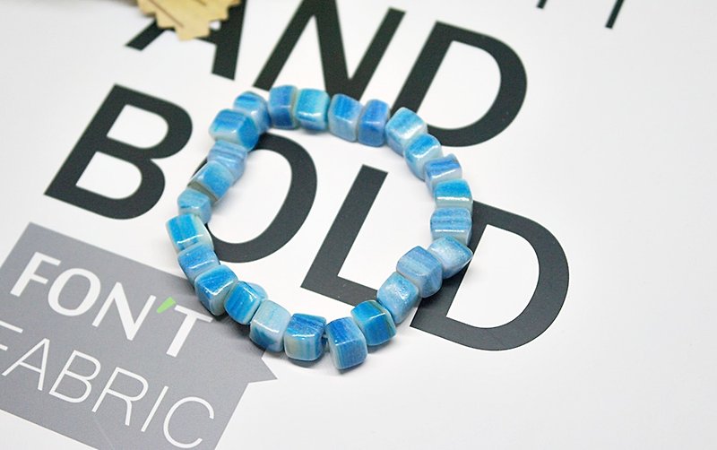 Classic Style_Natural Stone Bracelet_Blue and White Bay - สร้อยข้อมือ - เครื่องเพชรพลอย สีน้ำเงิน