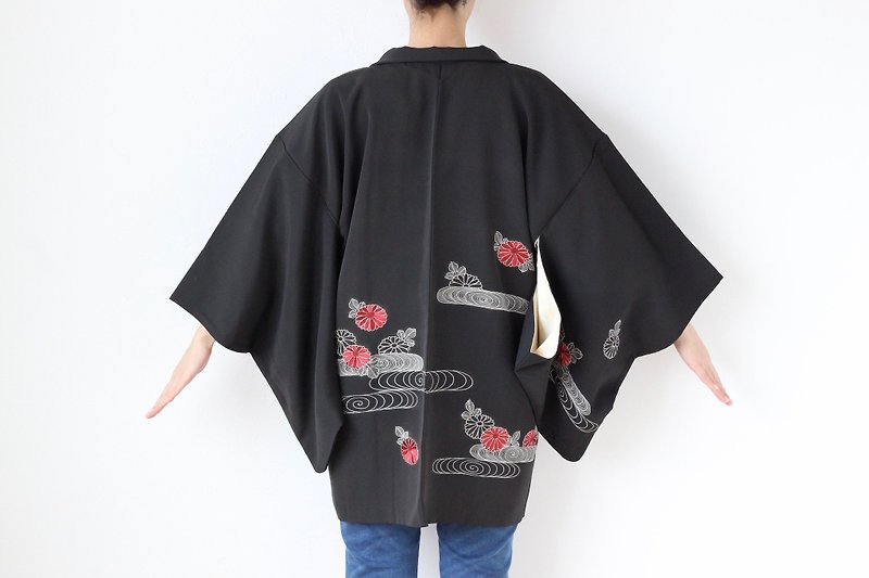 floral haori, chrysanthemum kimono, Kimono robe, Kimono jacket /3456 - 外套/大衣 - 絲．絹 黑色