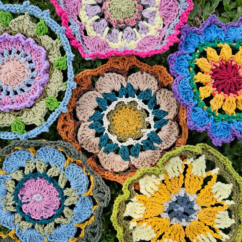 Mandala flower woven mat- Brown flower - Items for Display - Cotton & Hemp Multicolor