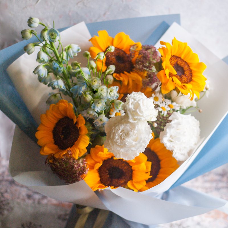 Large sky blue sunflower bouquet | Flower bouquet | Graduation bouquet | Customized - ช่อดอกไม้แห้ง - พืช/ดอกไม้ หลากหลายสี