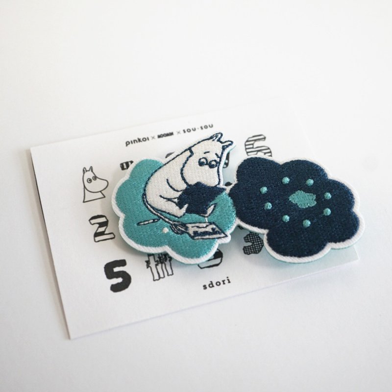 【Pinkoi x Moomin x SOU・SOU】Embroidered Pin - Moomin (A) - เข็มกลัด - งานปัก 