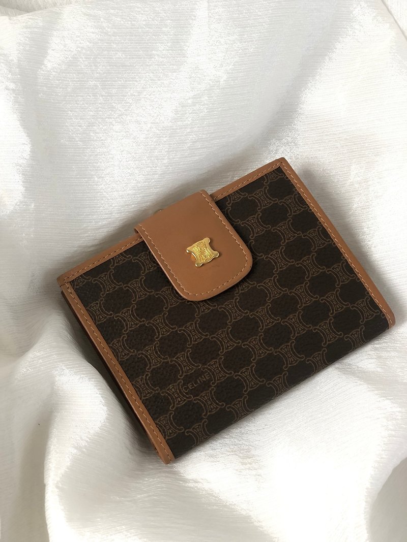 [Delivered directly from Japan, famous used packaging] CELINE Macadam wallet Brown blazer leather kiss lock bag vintage vintage old yvn2cs - กระเป๋าสตางค์ - หนังแท้ สีนำ้ตาล