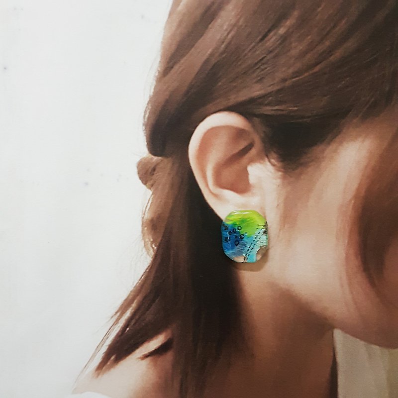 Hand-painted oil painting cyan lake / transparent tie ear earrings / medical steel needle / ear pin / can be made with ear clips - Earrings & Clip-ons - Resin Multicolor
