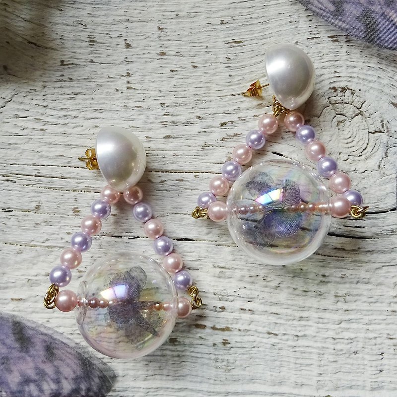 Sedmikrasky Spring color triangle earrings / lavender of dreaming butterflies - Earrings & Clip-ons - Glass Purple