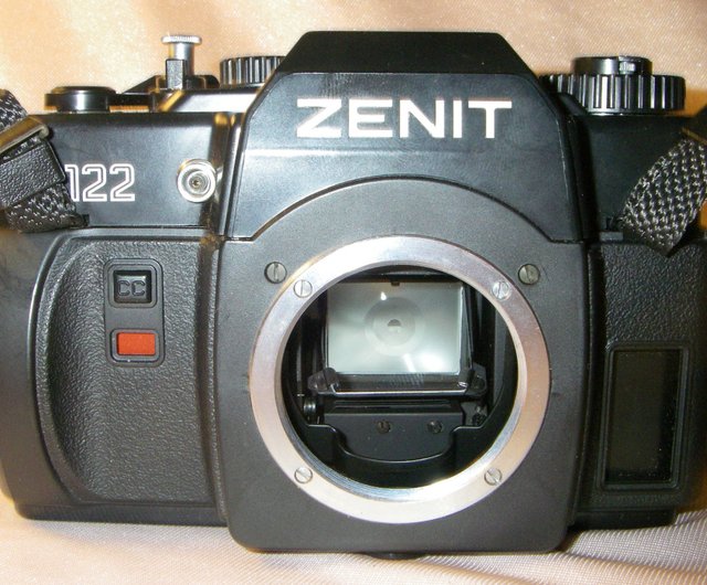 ZENIT-122 35mm フィルム一眼レフカメラボディ ペンタックス M42 レンズマウント ロシア KMZ 1991 現状のまま - ショップ  geokubanoid カメラ・チェキ - Pinkoi