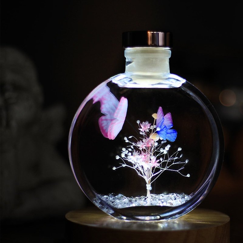 Butterfly floating vase, light fan, color wings, night light, no withered flowers, immortal flowers, dried flowers, customized gifts - ช่อดอกไม้แห้ง - พืช/ดอกไม้ หลากหลายสี