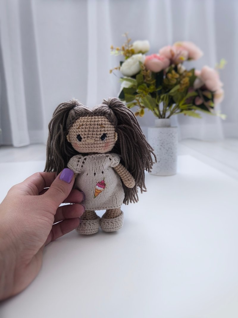 Doll in dress, crocheting doll, art doll, doll with pigtails - ของเล่นเด็ก - ผ้าฝ้าย/ผ้าลินิน สีทอง