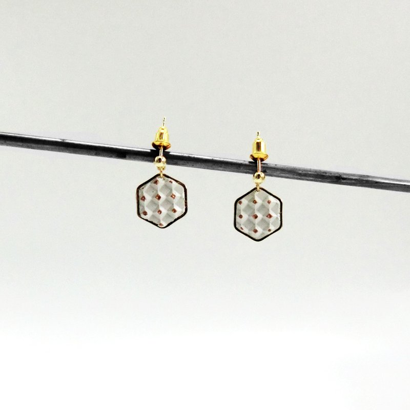 Jinsha series-checkered hexagonal Cement earrings and Clip-On(birthday gift/lover gift/ - ต่างหู - ปูน สีทอง