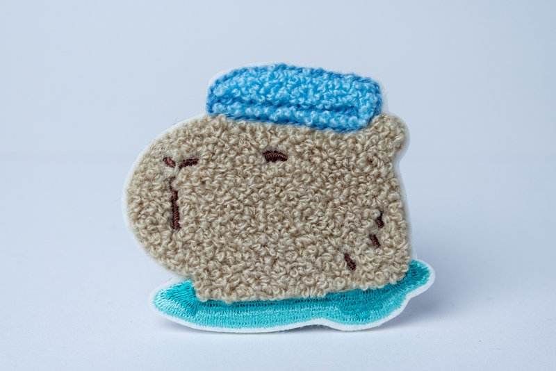【動物系列】毛巾水豚  立體刺繡貼紙 - 其他 - 繡線 卡其色