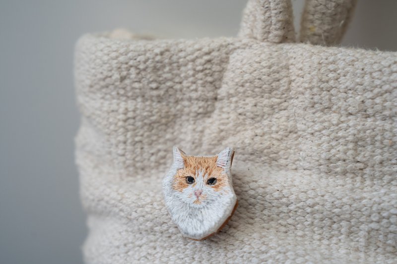 【客製】寵物刺繡扣針 - 徽章/別針 - 繡線 