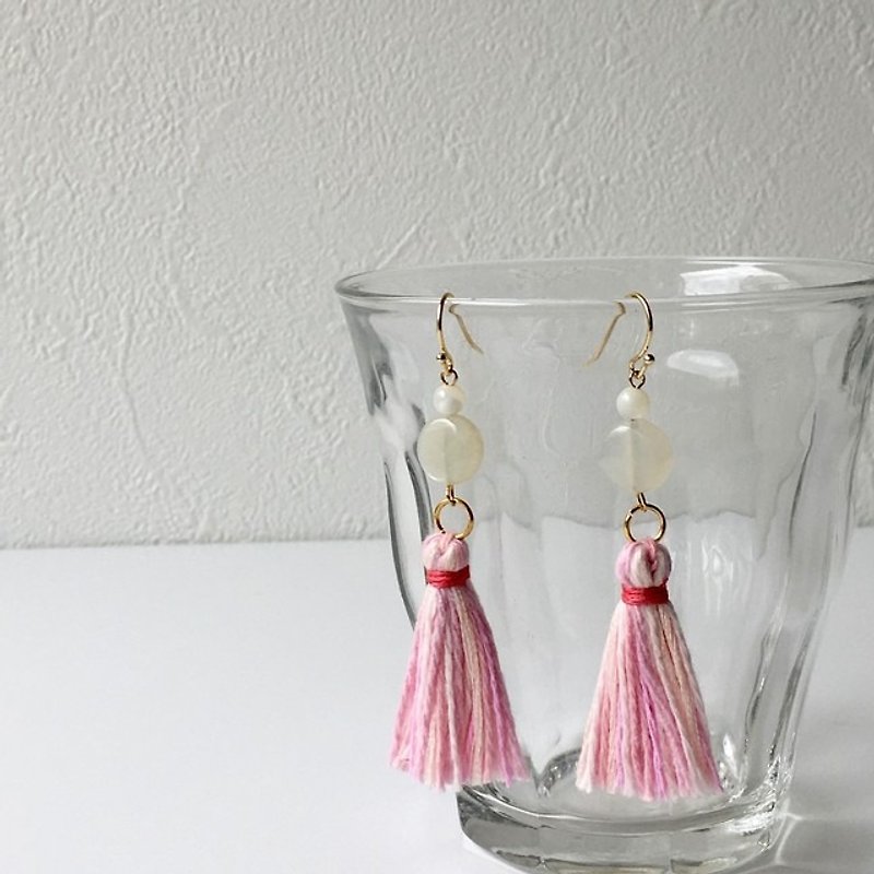 Flickering tassel earrings earring "Pink & White 3" - Earrings & Clip-ons - Cotton & Hemp Pink