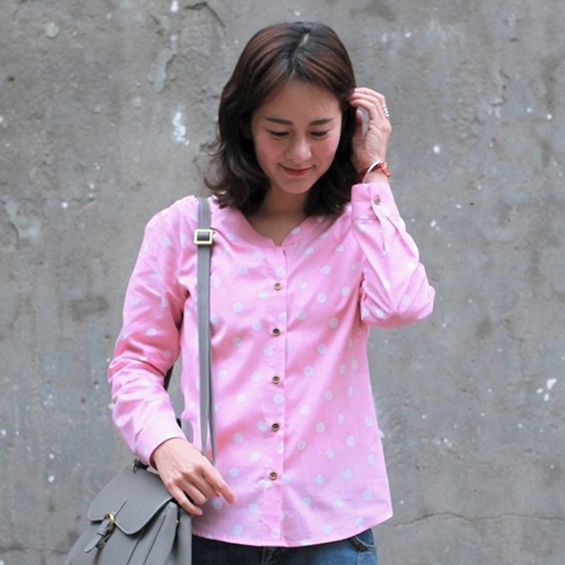 GT pink little V-collar shirt - Women's Shirts - Cotton & Hemp Pink