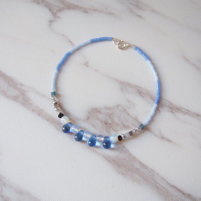 The cold feeling drops through the blue glass • Bracelet bracelet • Hand made gift - Bracelets - Other Metals Blue