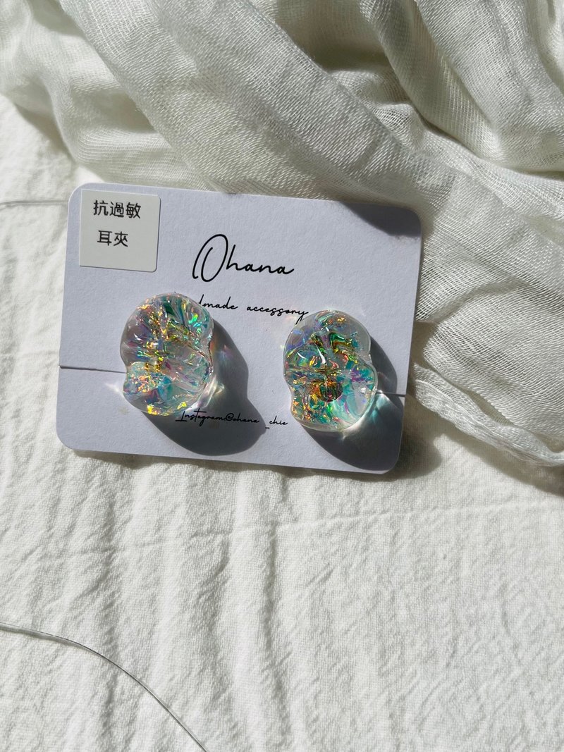 Ohana's fat and cute earrings オーロラカラー - Earrings & Clip-ons - Resin Transparent