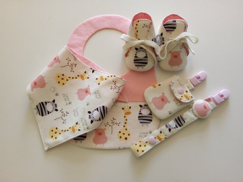 粉裡布動物園彌月禮物  嬰兒鞋+圍兜+領巾+平安福袋+奶嘴夾 - 圍兜/口水巾 - 棉．麻 粉紅色