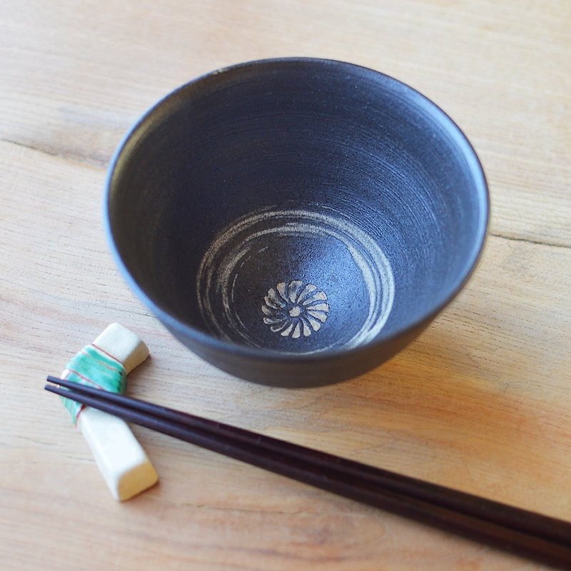 [Small rice bowl] Yakishime pottery, Japan, microwave, oven, and dishwasher safe - Bowls - Pottery Black