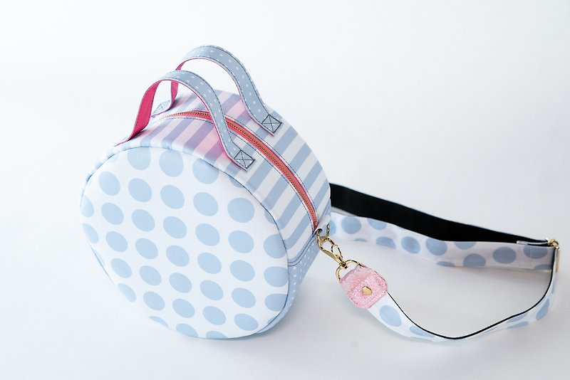 Inner fabric available for early discount selection until July 31 Original print Original handbag with shoulder belt Spotlight Cool gray Polka dot Border stripe - กระเป๋าแมสเซนเจอร์ - ไฟเบอร์อื่นๆ สีเทา
