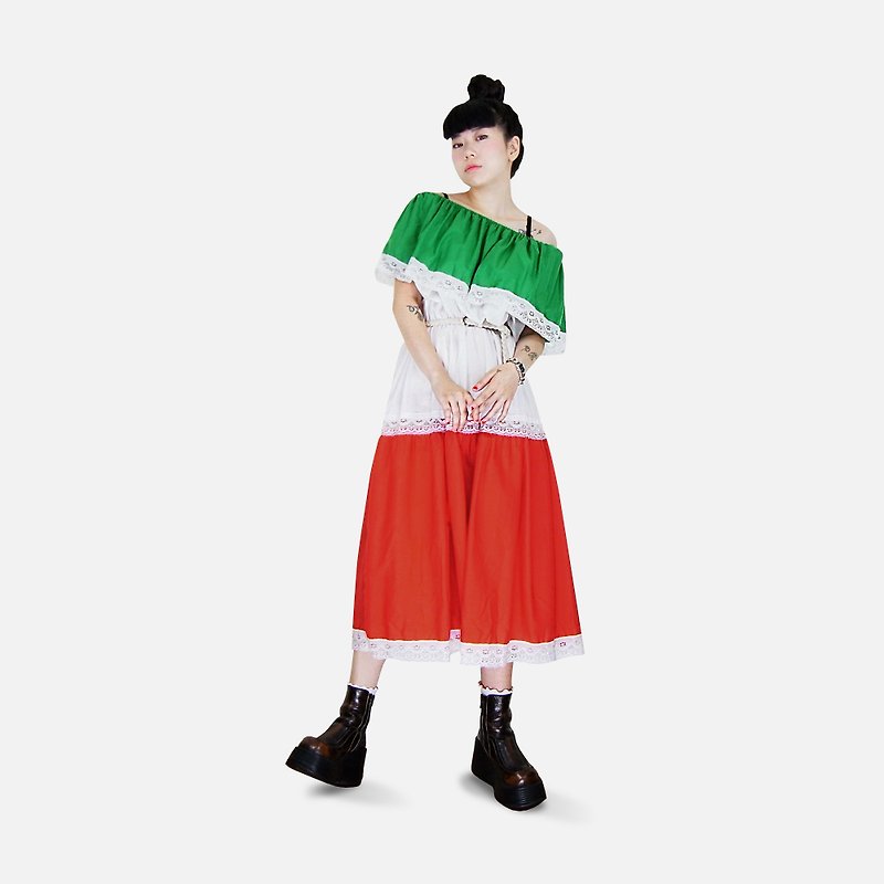 A‧PRANK :DOLLY :: 復古著VINTAGE異國民俗民族風嬉皮露肩蕾絲滾邊大裙襬紅綠白國旗配色墨西哥傳統洋裝 - 連身裙 - 棉．麻 