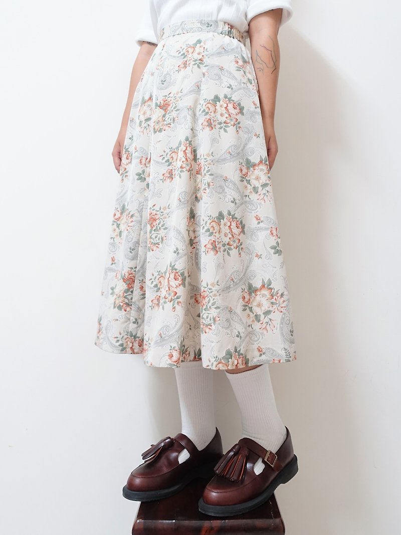 Awhile moment | Vintage floral skirt no.222 - กระโปรง - เส้นใยสังเคราะห์ หลากหลายสี