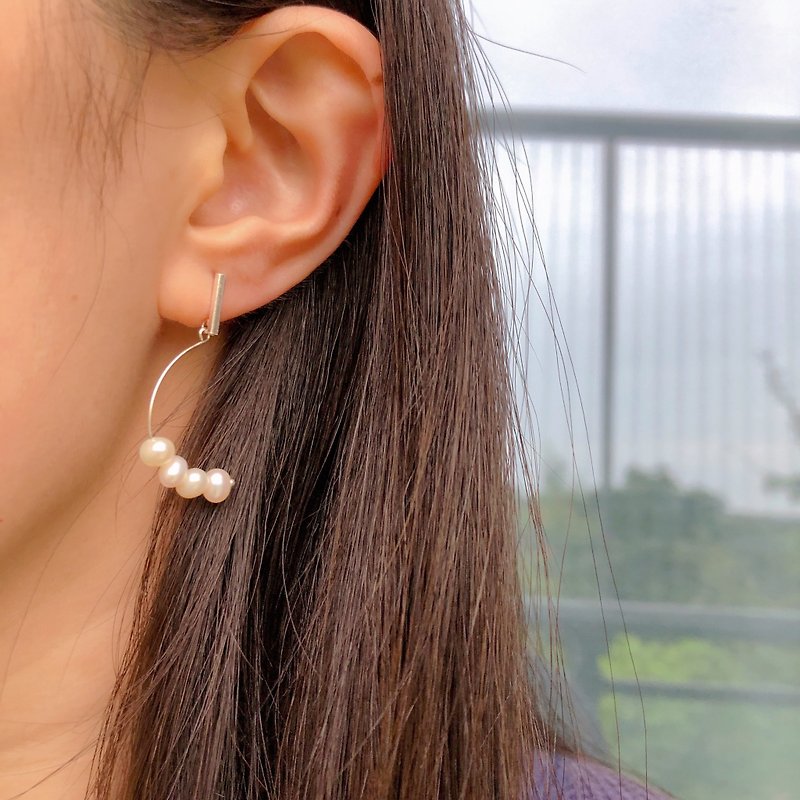 S925純銀不對稱款珍珠耳环耳釘 - 耳環/耳夾 - 珍珠 白色