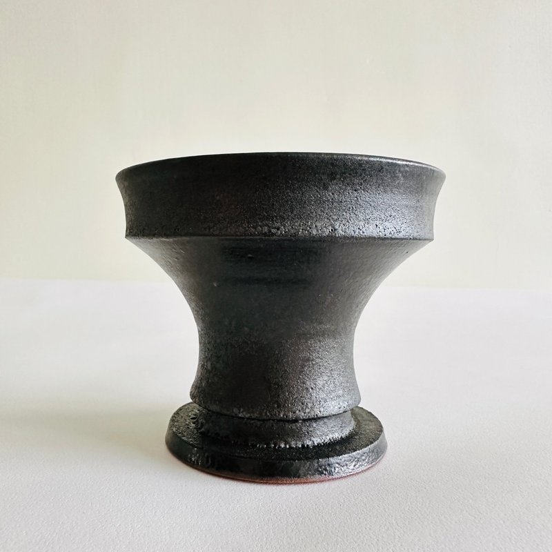 【聖火盃】手工陶 手捏花盆系列 金屬釉 手作陶盆 塊根盆栽 - 盆栽/植栽 - 陶 金色
