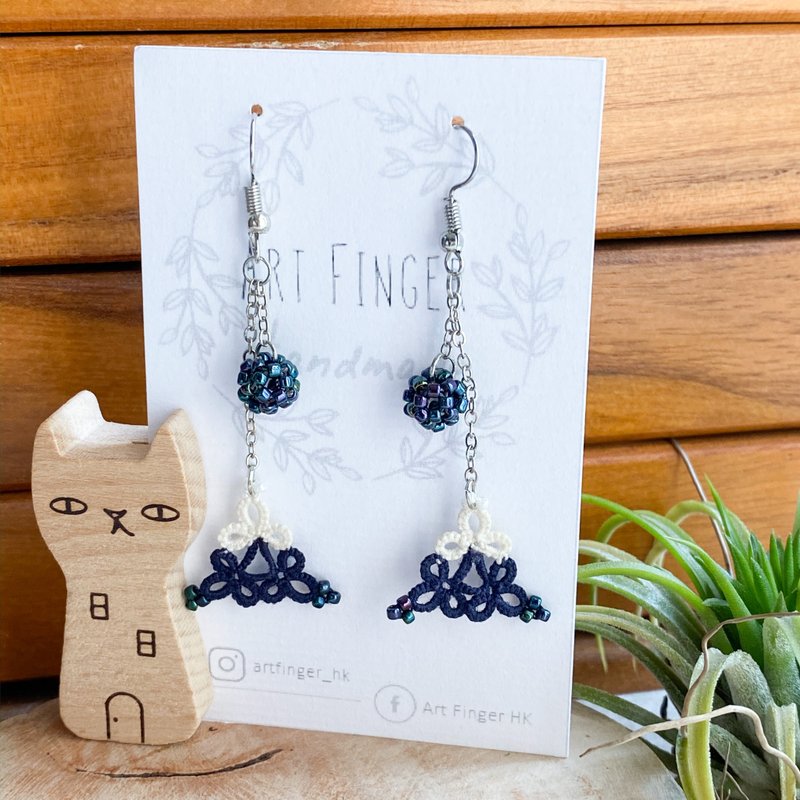 富士山藍白耳環 Tatting earrings - 耳環/耳夾/耳骨夾 - 棉．麻 藍色