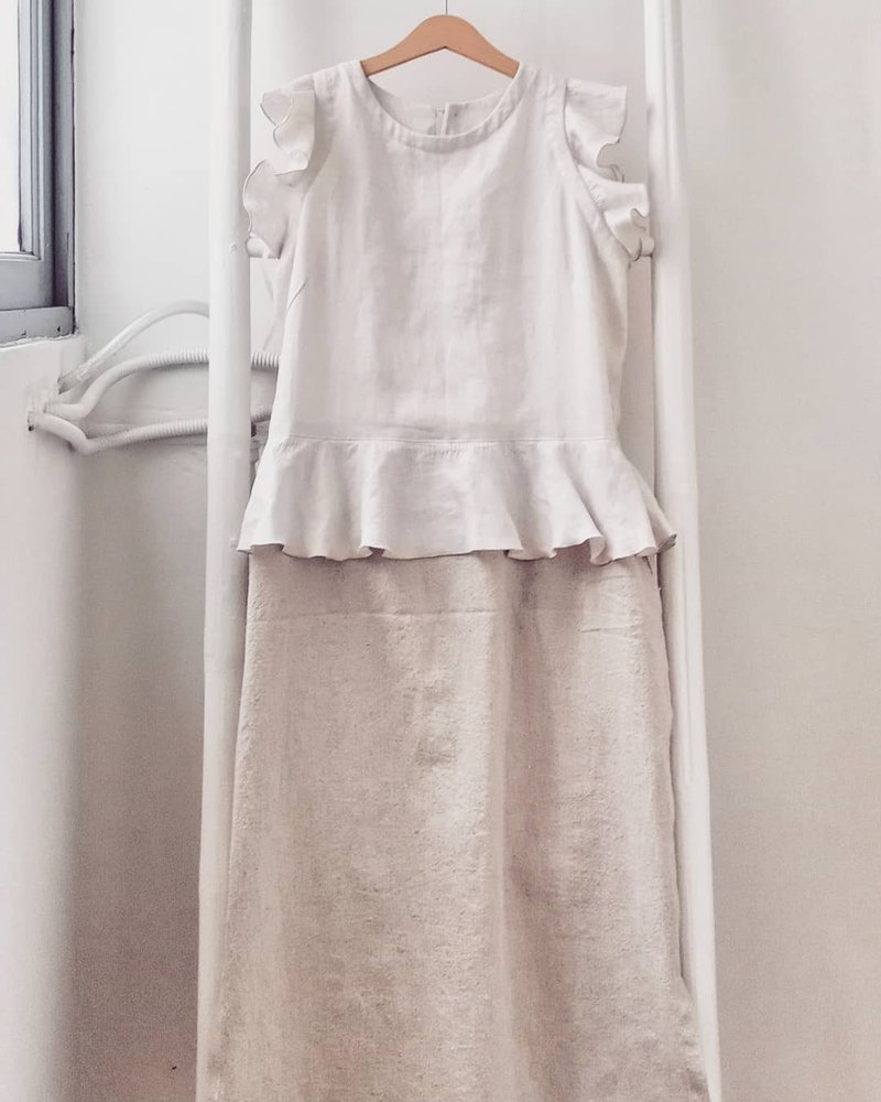 After the cuff lotus leaf shoulder cardigan beige cotton becomes close Linen dress - ชุดเดรส - ผ้าฝ้าย/ผ้าลินิน 