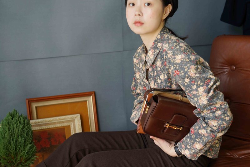 尋寶古著-復古灰藍花卉燈芯絨襯杉 - 女襯衫 - 棉．麻 藍色