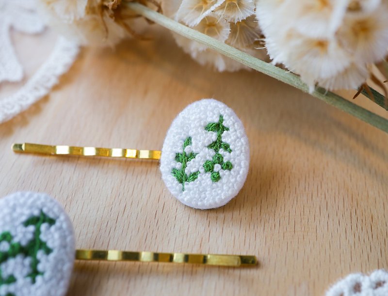 [Maodan Series] Grass Embroidery Hair Clip (White) - Earrings & Clip-ons - Thread 