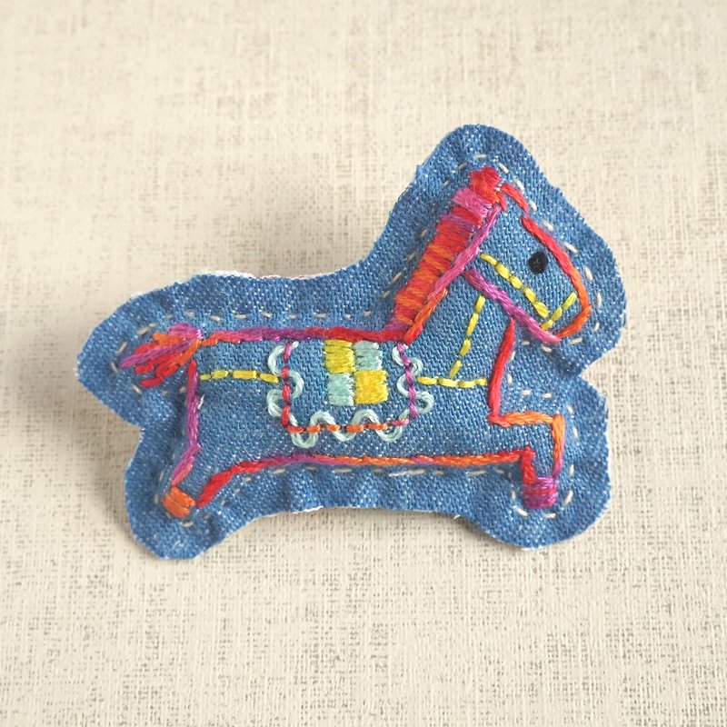 the oriental zodiac brooch with hand embroidery "horse" [order-receiving production] - เข็มกลัด - งานปัก สีน้ำเงิน