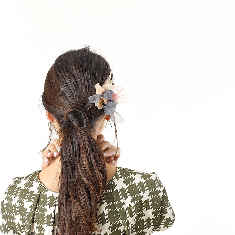 mini || 基本款式 || 花漾編織髮夾 - 髮飾 - 聚酯纖維 卡其色