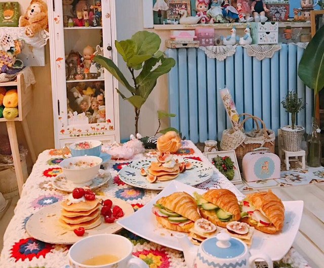 かぎ針編みのテーブルクロステーブルクロスコーヒーテーブル牧歌的な村