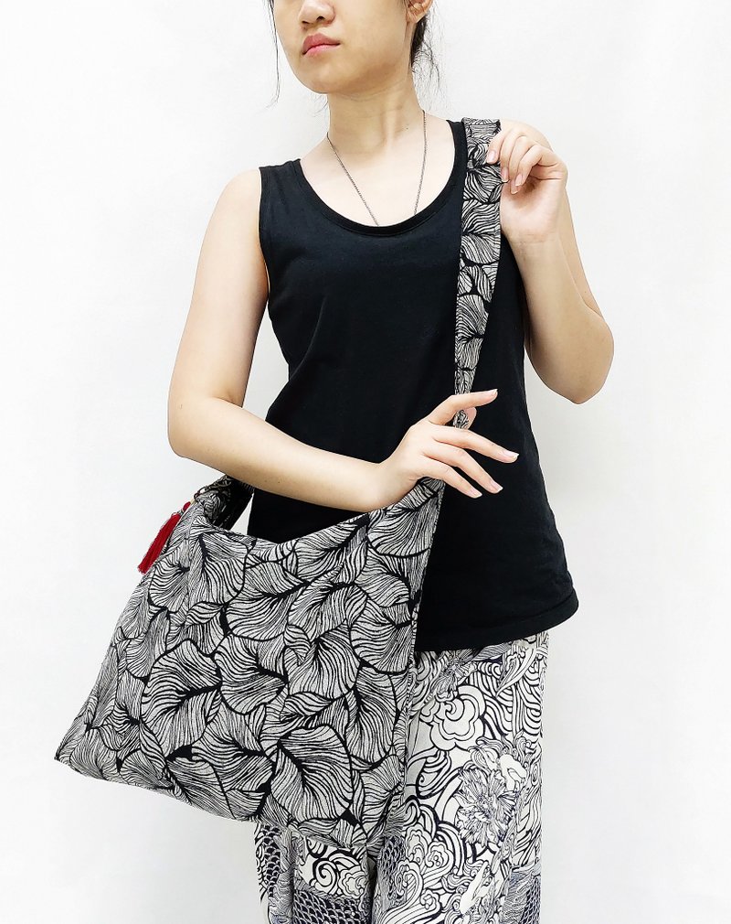 Thai Cotton Bag Women bag Hobo bag Shoulder bag Cross Body Bag Tassel Black - 其他 - 棉．麻 黑色