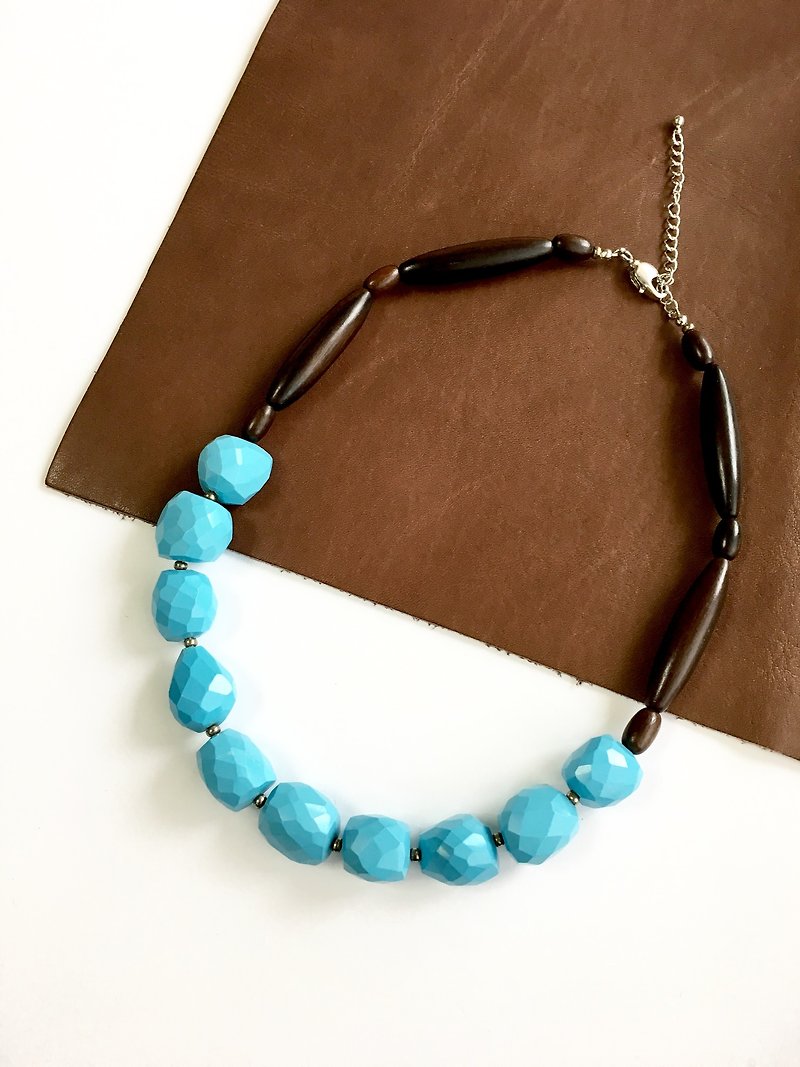 Magnesite turquoise and Ebony Necklace - สร้อยคอ - หิน สีน้ำเงิน