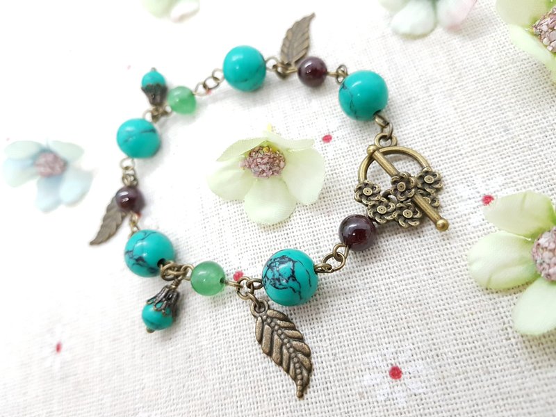 Green Turquoises & Garnet Stones Brass Unique Vintage Bracelet - 手鍊/手環 - 石頭 綠色