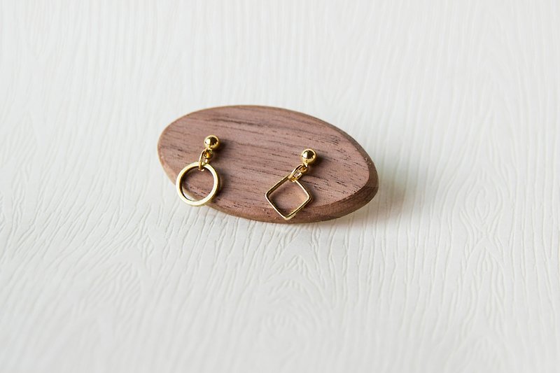 Small dangling earrings-single side // can be mixed and matched - ต่างหู - โลหะ สีทอง