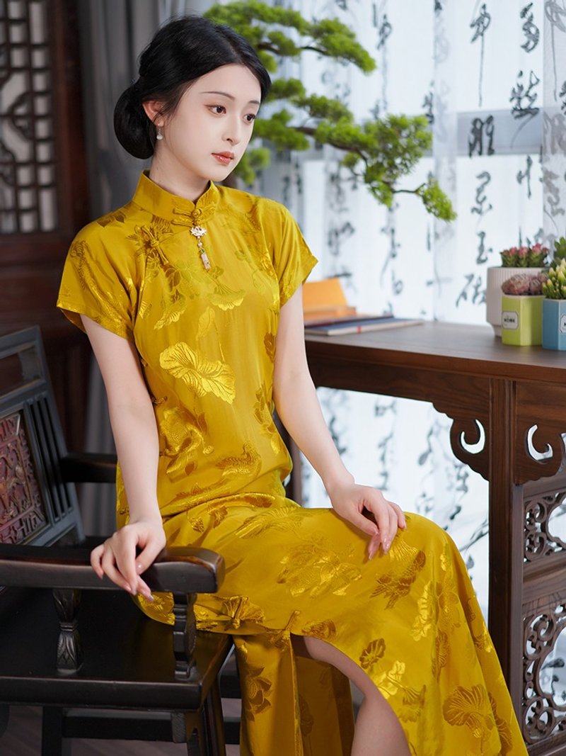 Golden Wind Jade Dew Yellow temperament elegant daily wear cheongsam young style high-end short-sleeved dress - กี่เพ้า - เส้นใยสังเคราะห์ สีเหลือง