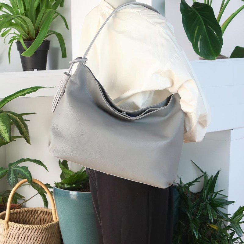 ふんわりワンハンドbag・Lサイズ・グレー・シュリンクレザー・受注製作・A4サイズ - 手提包/手提袋 - 真皮 灰色