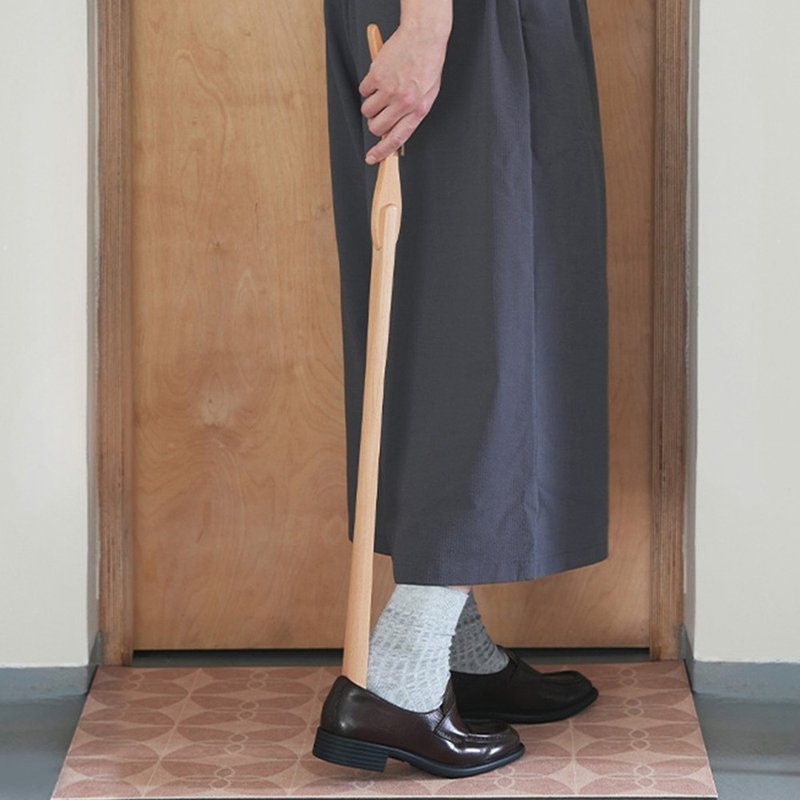 日本霜山 免彎腰可掛式鴨嘴型握柄櫸木鞋拔(穿鞋輔助器) - 其他 - 木頭 黃色