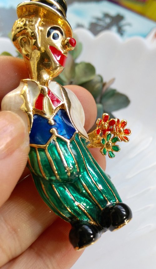 Character theme shy clown pin. Western antique jewelry