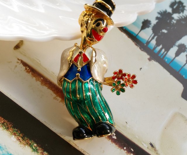 Character theme shy clown pin. Western antique jewelry Shop