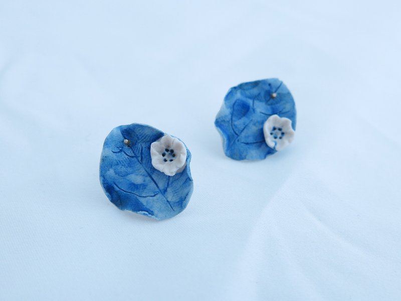 Camphor white porcelain sterling silver earrings - ต่างหู - เครื่องลายคราม สีน้ำเงิน