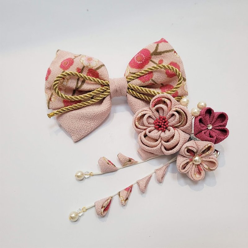 [つまみJointwork] Red Tsubaki flower bow two-piece set clip + pop-up clip Japanese style hair accessories - Hair Accessories - Polyester Red