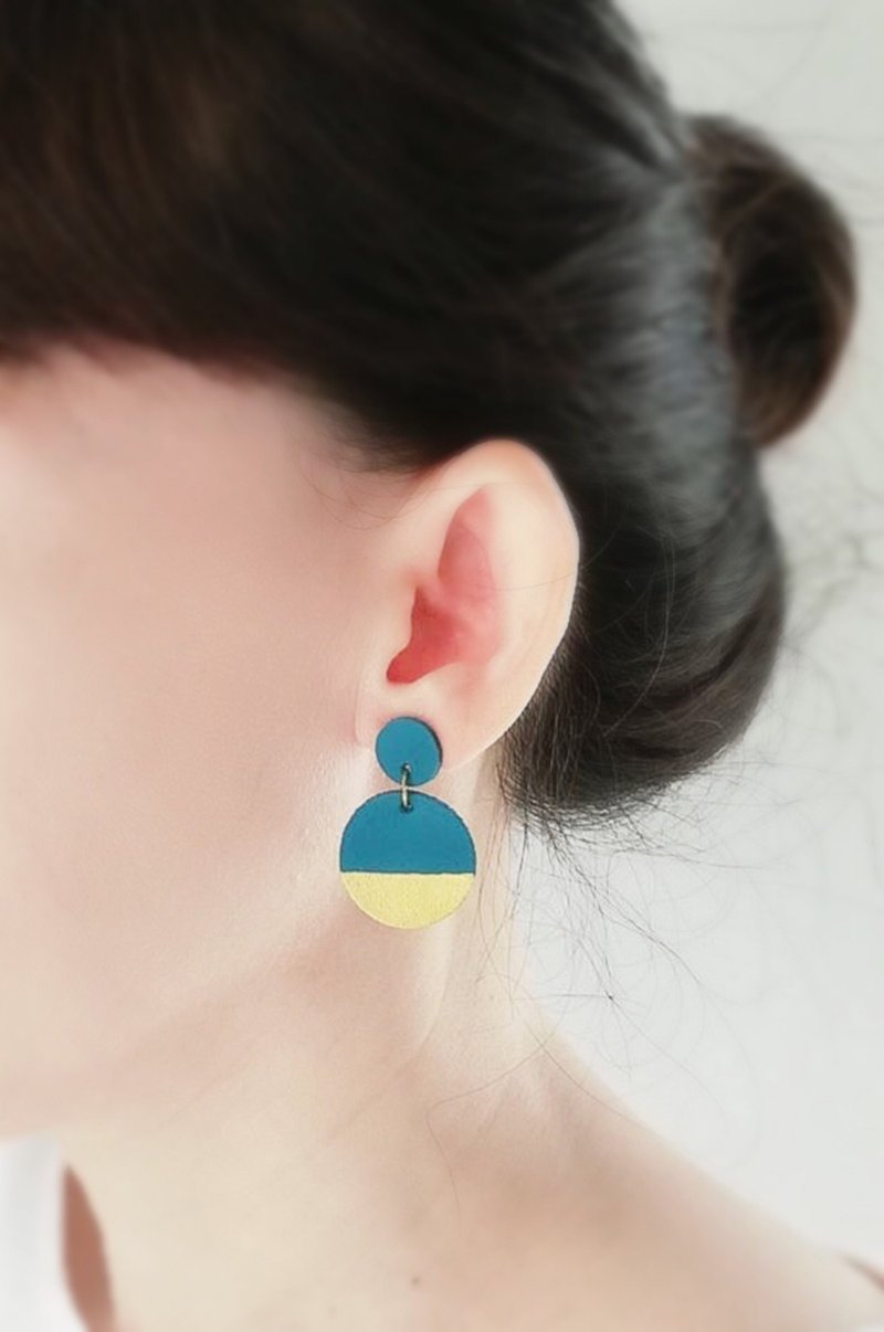 Handmade leather earring blue and gold - 耳環/耳夾/耳骨夾 - 真皮 藍色
