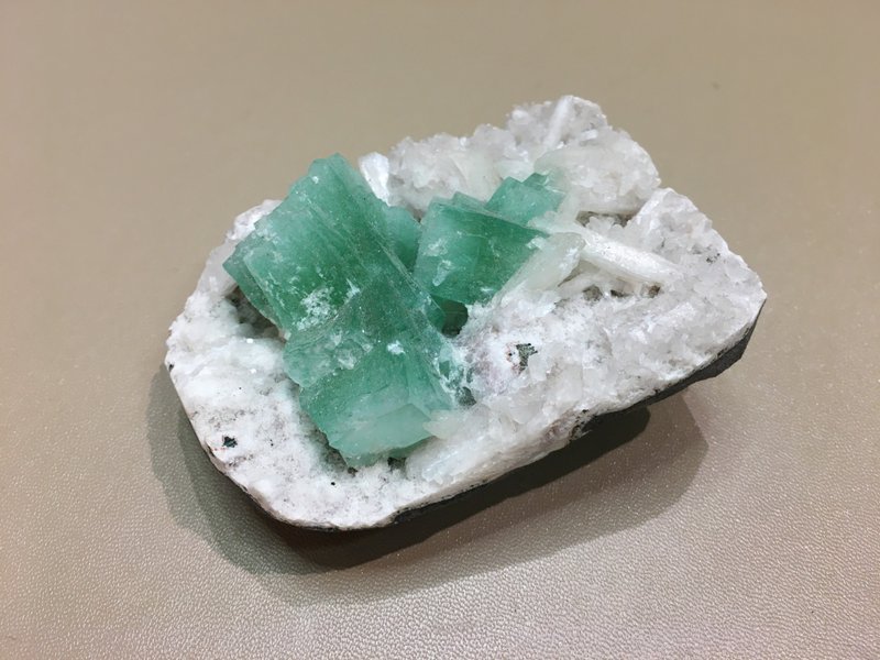 魚眼石原石 - 能消除負面思想 - 擺飾/家飾品 - 水晶 