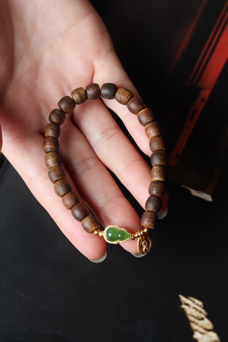 [Agarwood] Bracelet goddess style\Bracelet Hainan\Drum bead agarwood 6×7mm single circle - Bracelets - Wood Brown