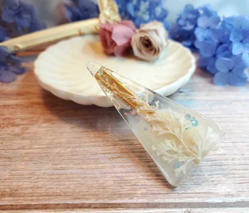 絲路 蕾絲蕨永生花奶茶色樹脂髮夾 - 髮夾/髮圈 - 樹脂 白色